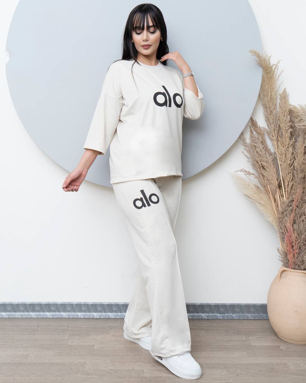 تنخورلباس، بلوز آستین بلند میباشد