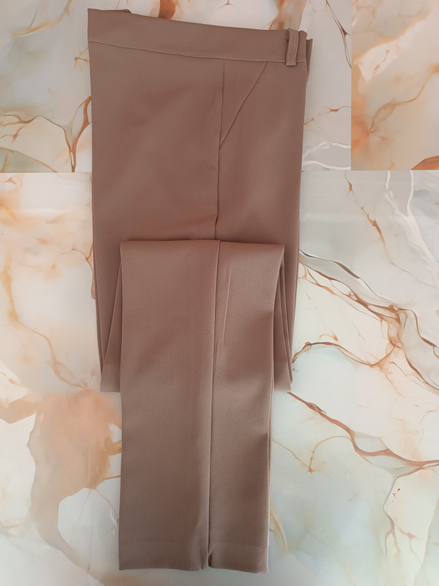 رنگ شلوار مطابق تصویر است